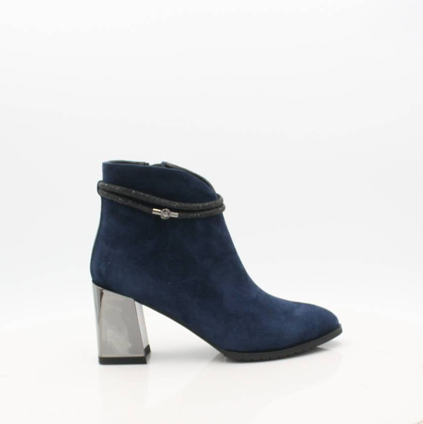 C218 LORETTA VITALE 23