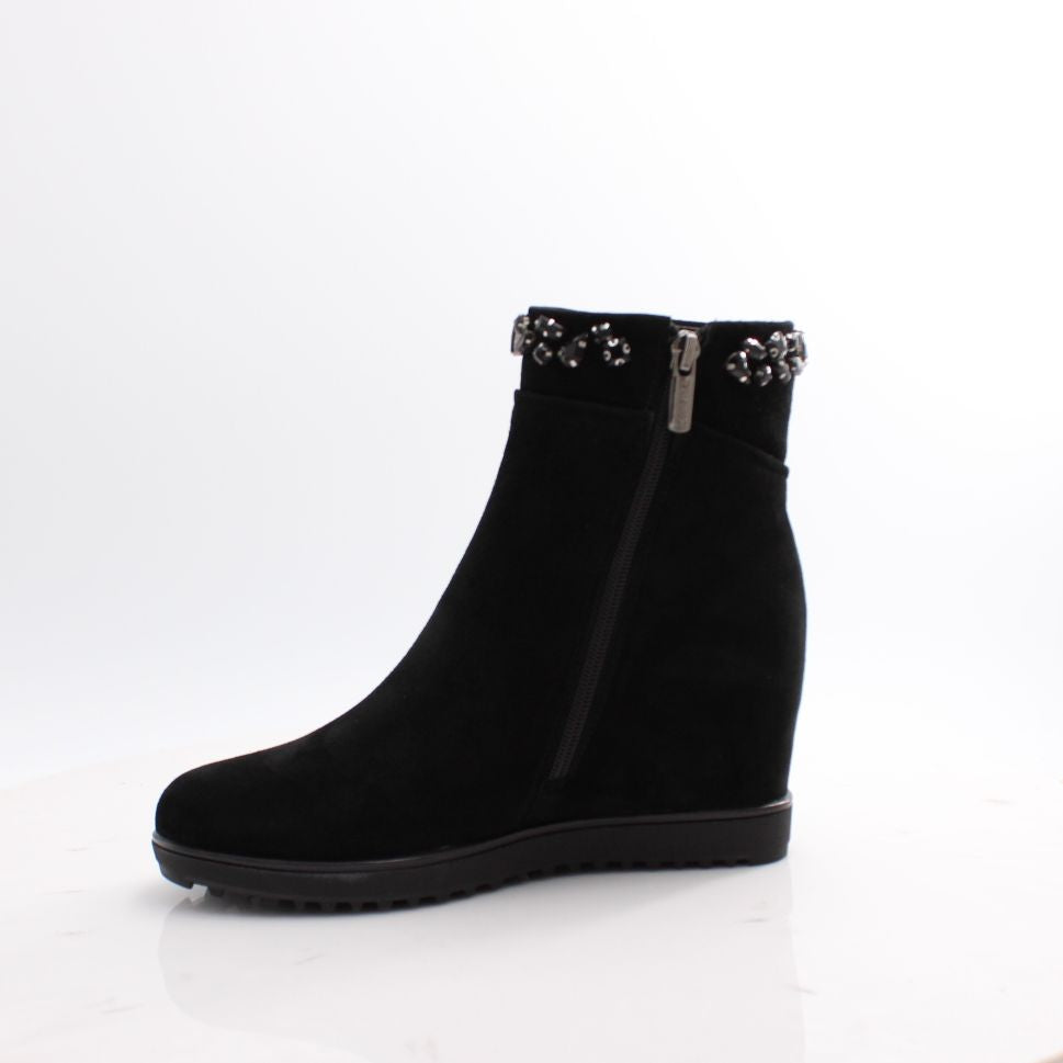 C3854 LORETTA VITALE 25