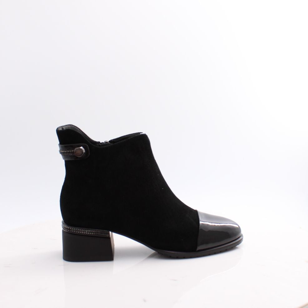 C3865A LORETTA VITALE 25