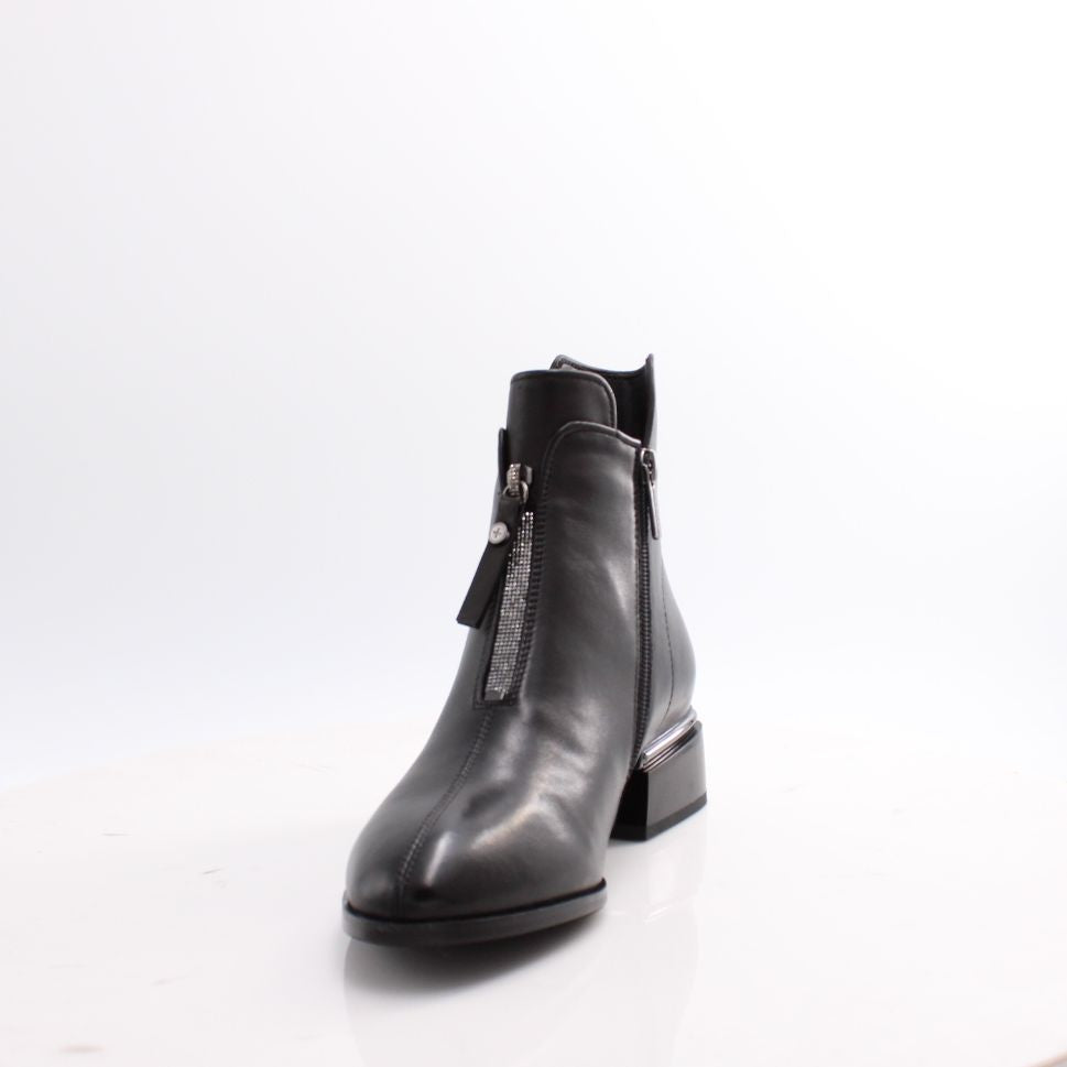 C9680 LORETTA VITALE 25