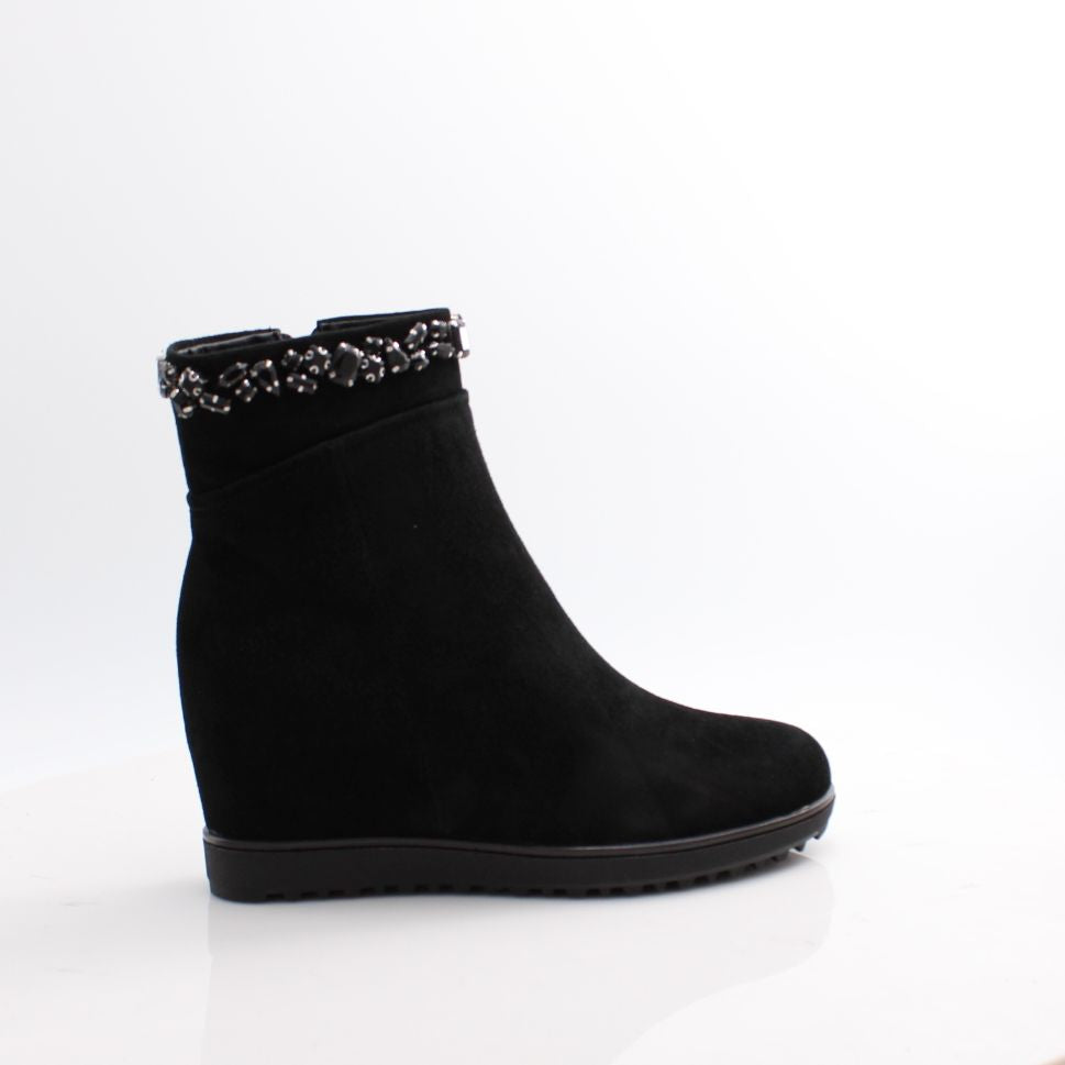 C3854 LORETTA VITALE 25